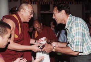 Mack presents the Dalai Lama with a copy of his book Abduction: Human Encounters with Aliens in 1999 (C) - by Carl Studna